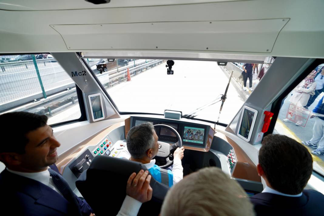 İmamoğlu 420 Yolcu Kapasiteli Yeni Elektrikli Metrobüsleri Tanıttı! Görenler Hayran Oldu 17